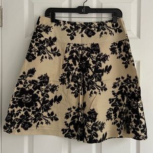 Limited skirt in good condition (Sz 8)